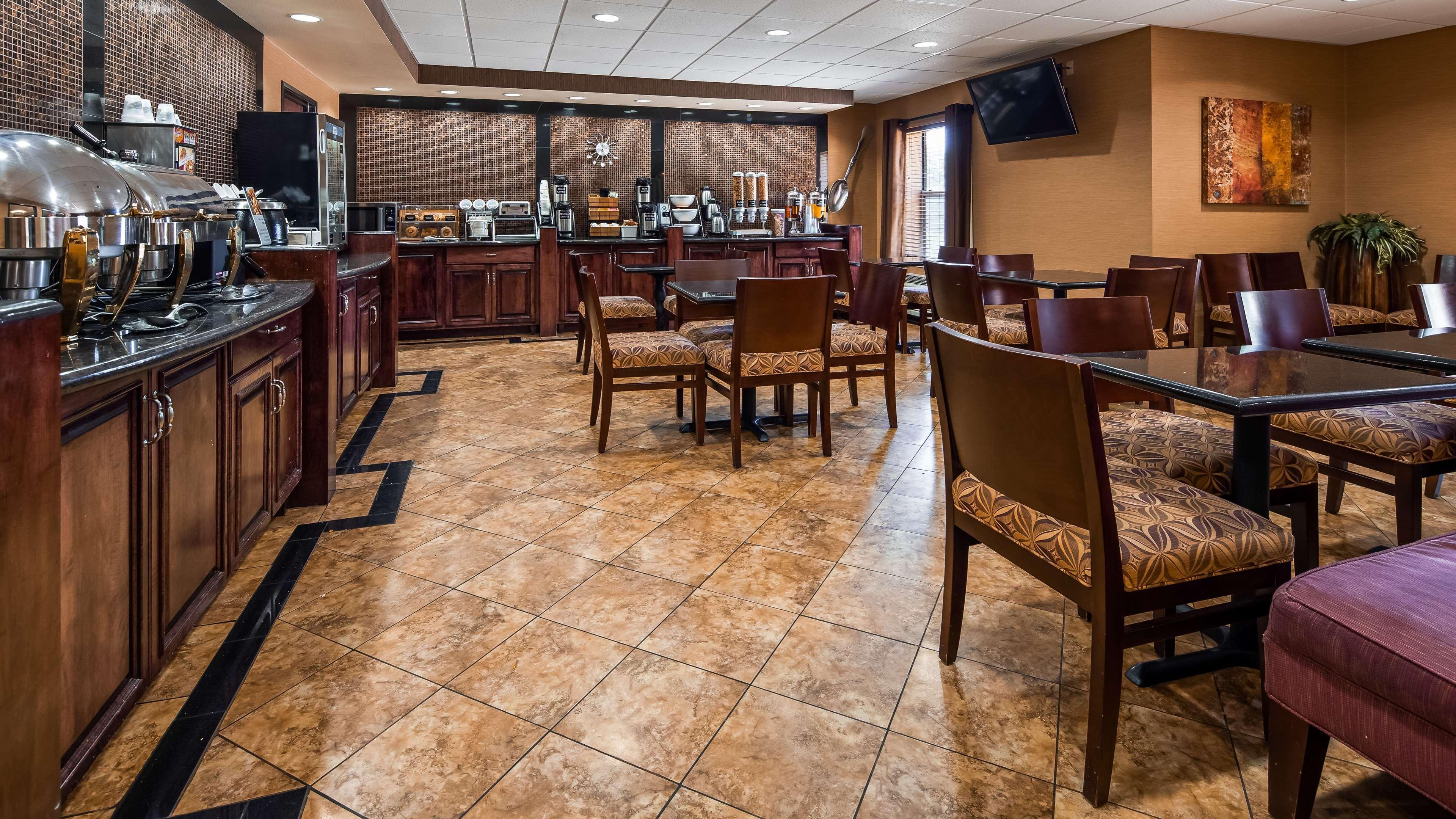 Best Western Plus Midwest Inn & Suites Salina Εξωτερικό φωτογραφία