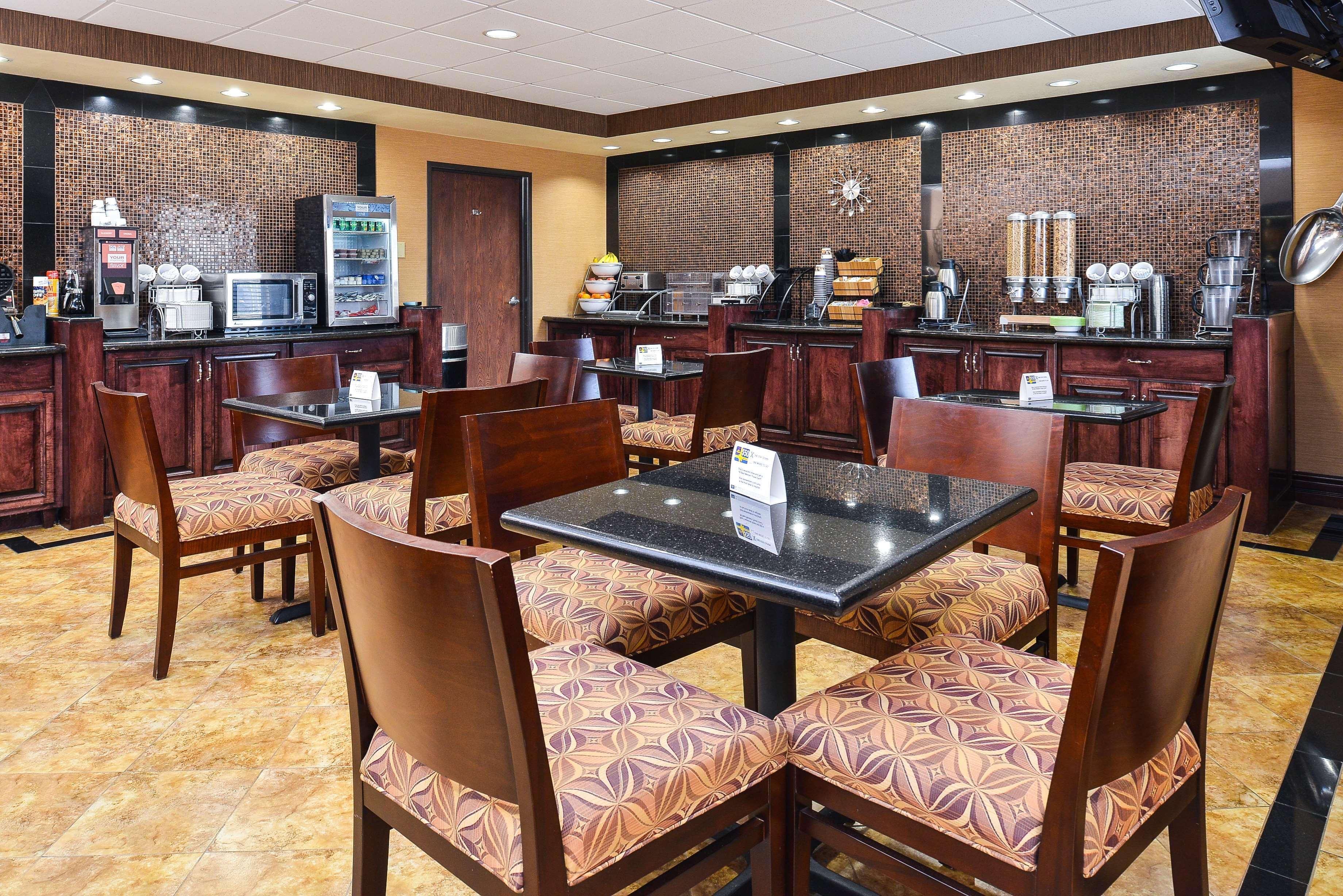 Best Western Plus Midwest Inn & Suites Salina Εξωτερικό φωτογραφία