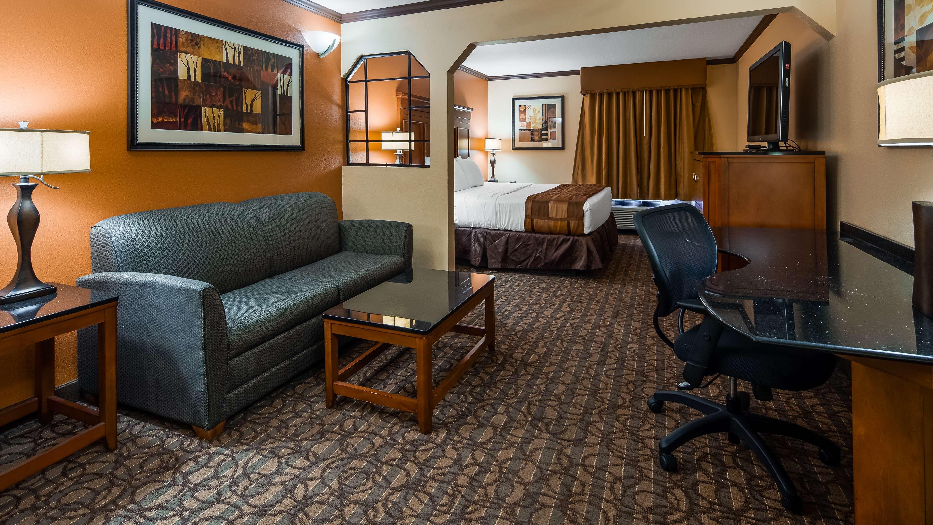 Best Western Plus Midwest Inn & Suites Salina Εξωτερικό φωτογραφία