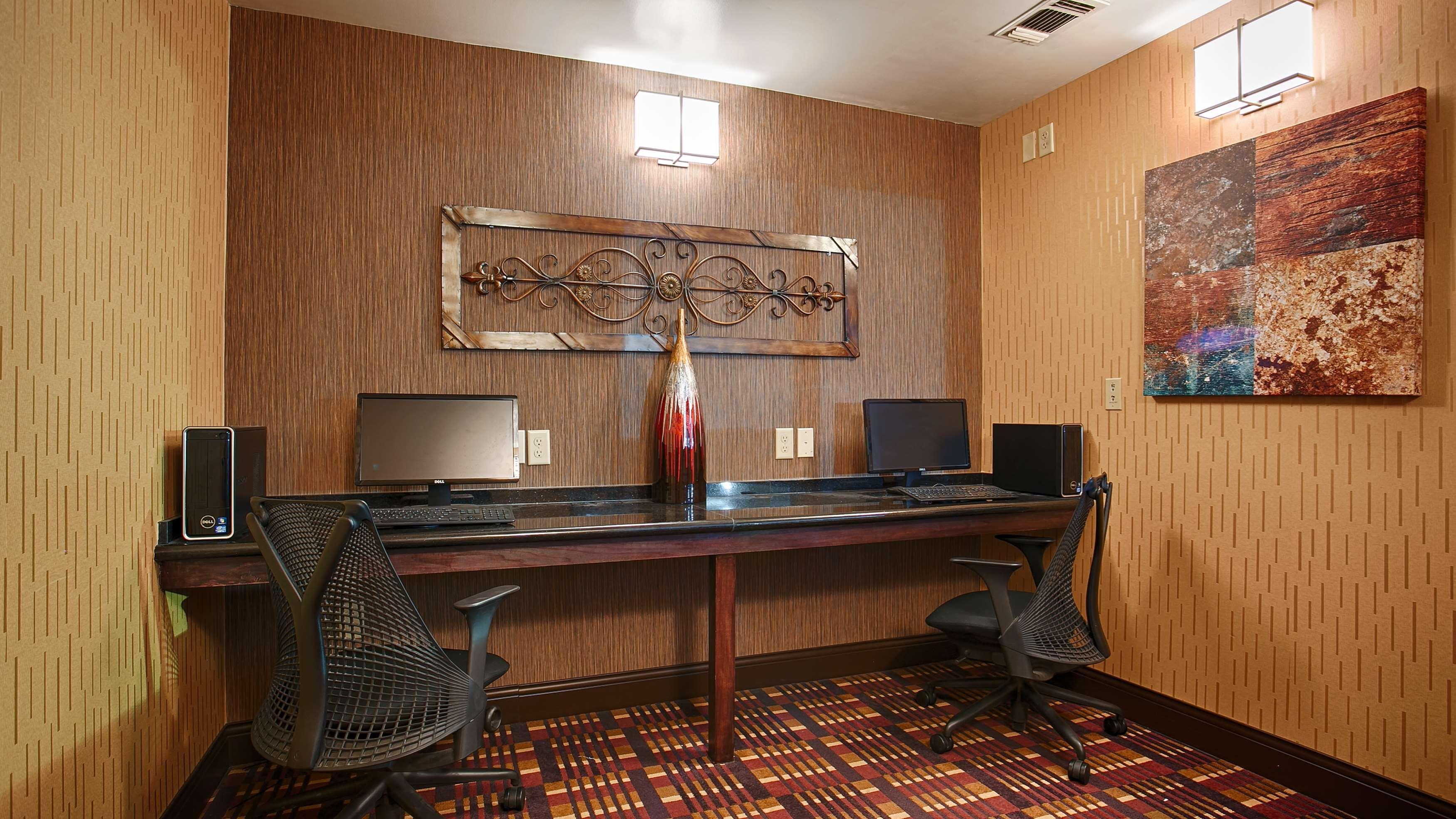Best Western Plus Midwest Inn & Suites Salina Εξωτερικό φωτογραφία