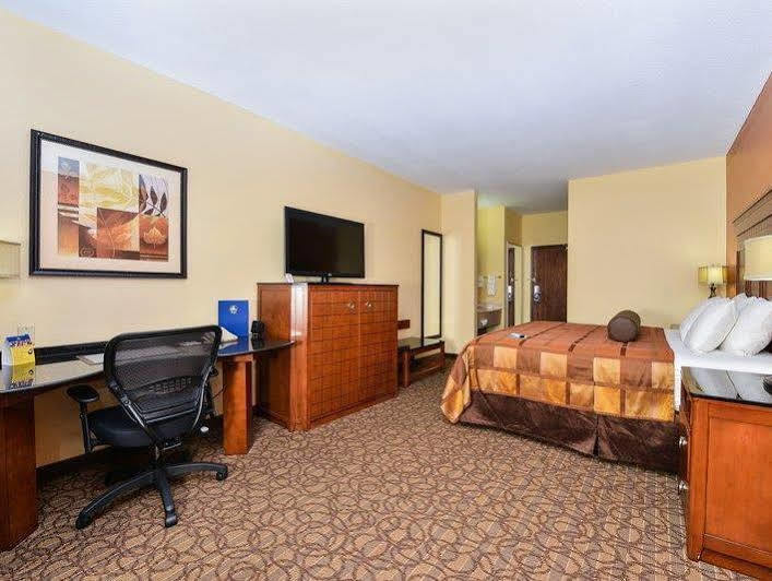 Best Western Plus Midwest Inn & Suites Salina Εξωτερικό φωτογραφία